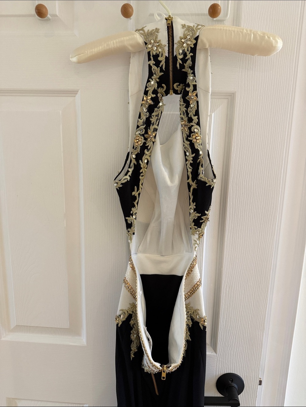 ๐ Halter Neck Rhinestone Sequins Open-Back Gown ๐ - Picture 5 of 8